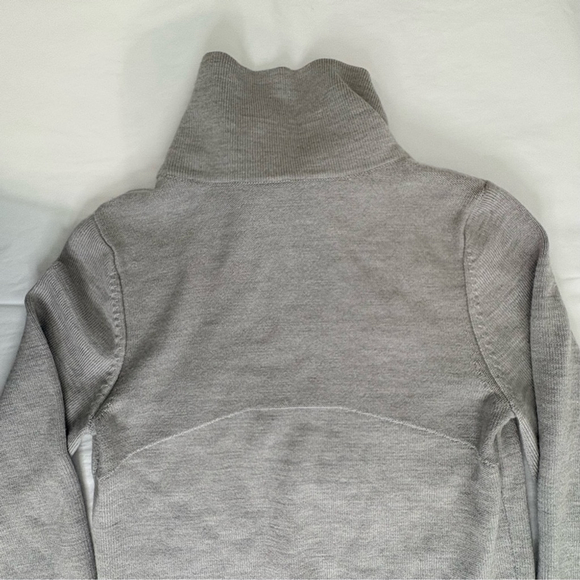 Lululemon | City Trek Turtleneck Sweater | Sz 4 | Heathered Silver Drop | EUC - Picture 5 of 6